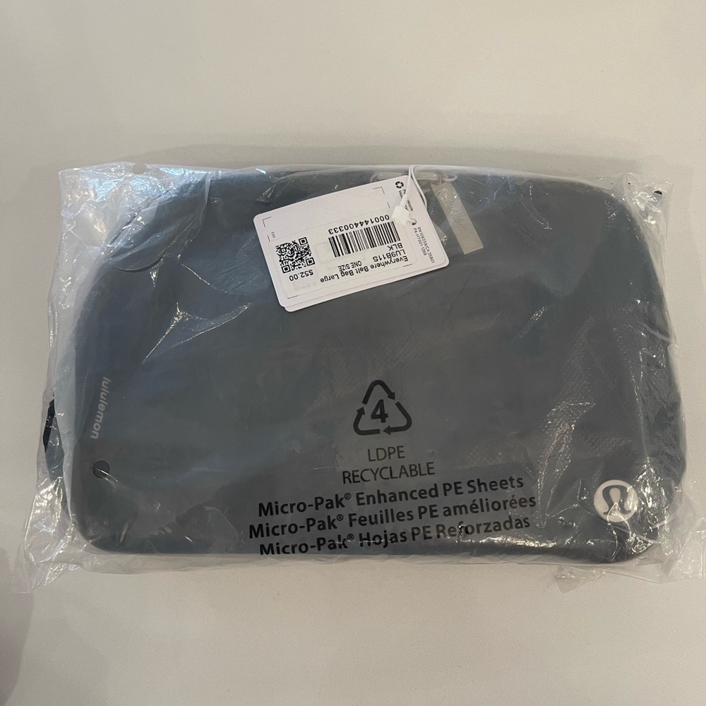 NWT Large Everywhere Belt Bag